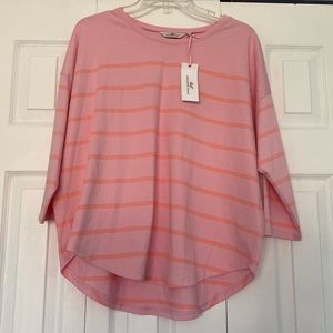 NWT vineyard vines top